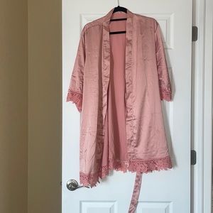 Cute pink robe!!